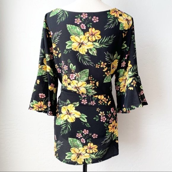 Floral Tie Front Bell Sleeve Top - Picture 4 of 5